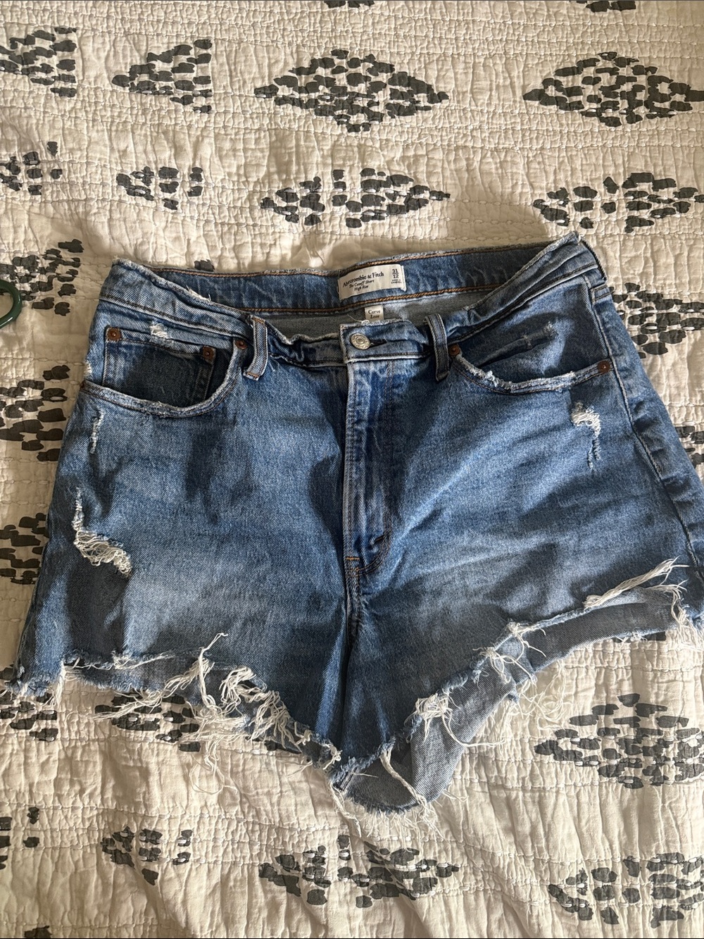 Abercrombie Cutoff Short High-Rise Curve Love